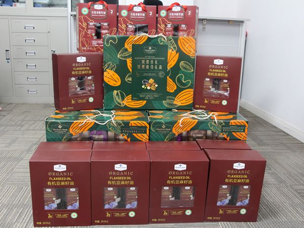 我們又發(fā)新年禮物啦，我們祝大家春節(jié)快樂(lè)！