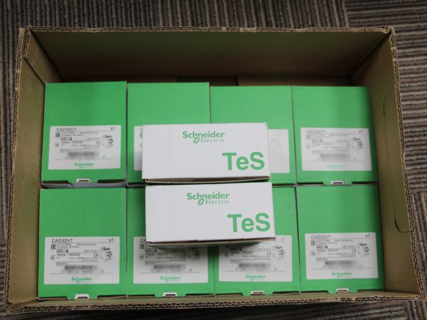 熱銷施耐德/Schneider CAD32V7控制繼電器和XALD01工業(yè)無線遙控器